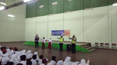 Program Polisi Sahabat Anak, Kanit Lantas Polsek Pondokgede Sambangi SDIT Yasfi