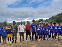 Memastikan Kelancaran Turnamen Sepak Bola di Desa Binaan, Babinsa Lopok Hadir Dan Pantau Jalannya Pertandingan